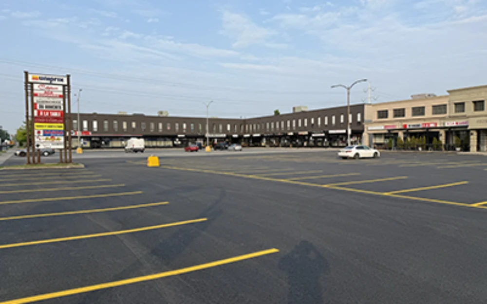 Pavage de stationnement commercial par Terrovia Inc., Grand Montreal