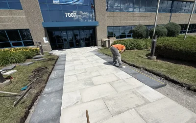 Amenagement de cour commerciale en pave uni, Grand Montreal